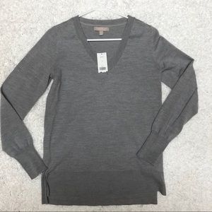 NWT Banana republic merino wool V-neck size small